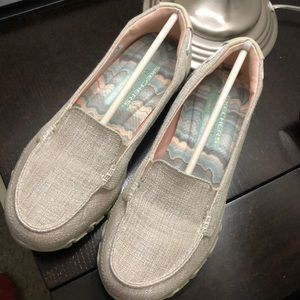 LN EUC SKETCHERS RELAXED FIT SHOES